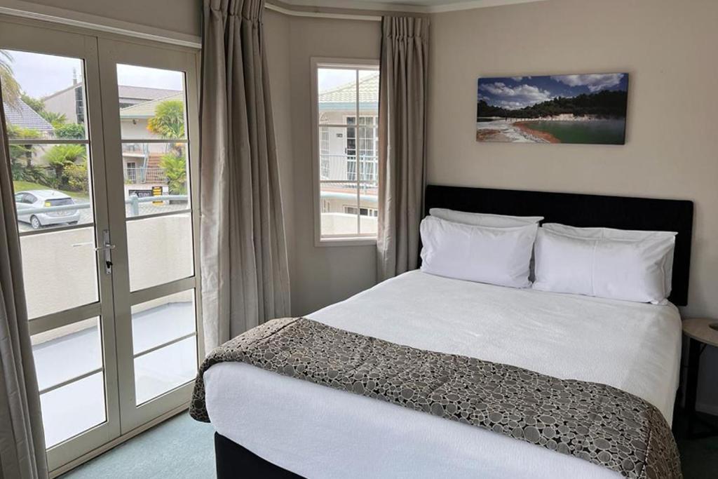 Silver Fern Rotorua Suites & Spa Eksteriør billede A typical room at the hotel