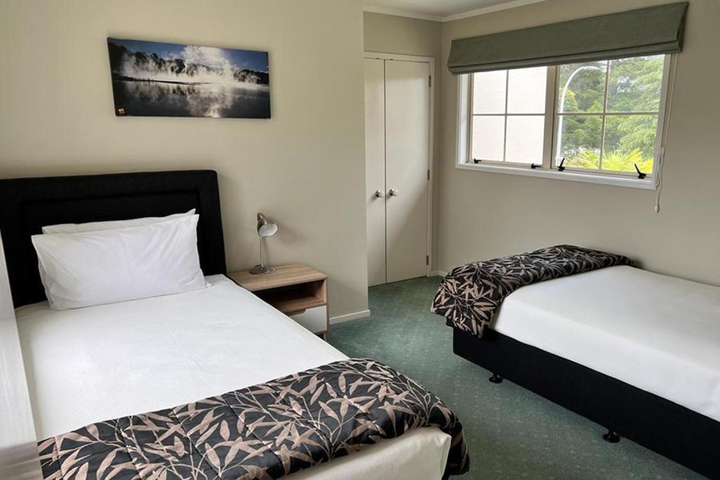 Silver Fern Rotorua Suites & Spa Eksteriør billede A bedroom at the hotel