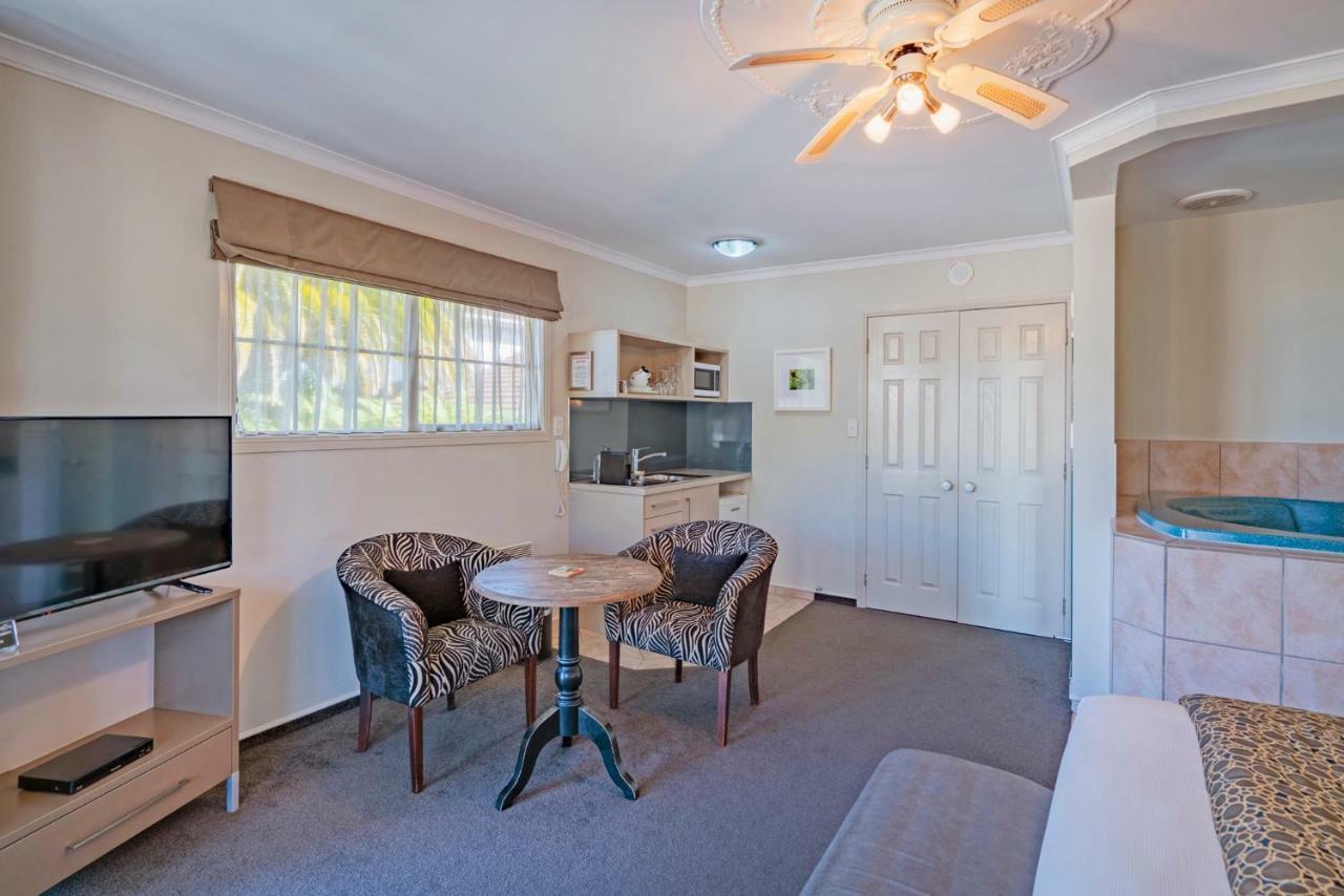 Silver Fern Rotorua Suites & Spa Eksteriør billede A typical studio apartment