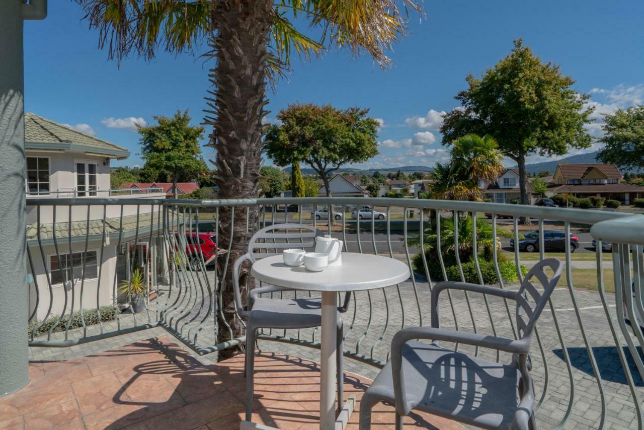 Silver Fern Rotorua Suites & Spa Eksteriør billede A balcony in Queenstown, New Zealand