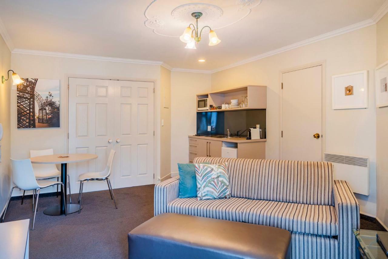 Silver Fern Rotorua Suites & Spa Eksteriør billede A typical studio apartment