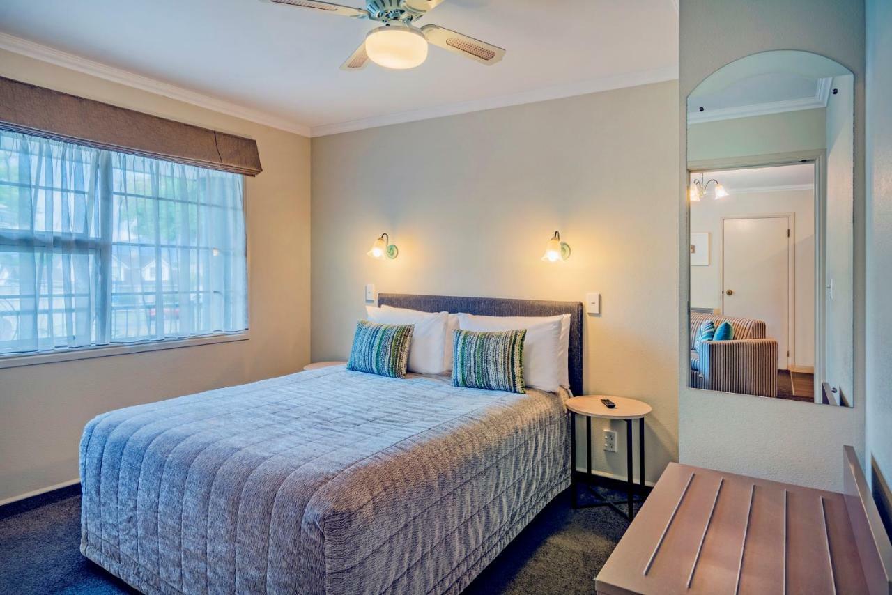 Silver Fern Rotorua Suites & Spa Eksteriør billede A bedroom at the hotel