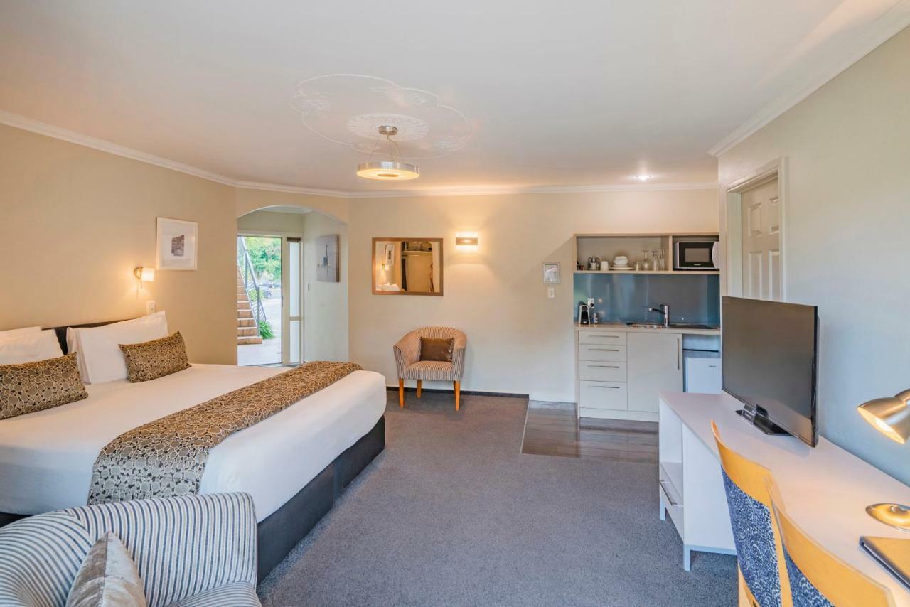 Silver Fern Rotorua Suites & Spa Eksteriør billede A typical studio apartment