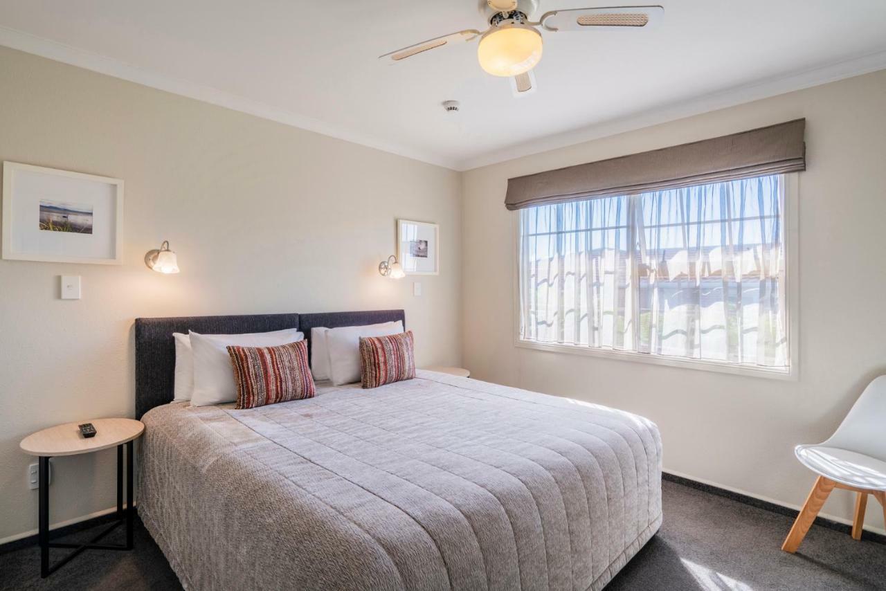 Silver Fern Rotorua Suites & Spa Eksteriør billede A bedroom at the hotel
