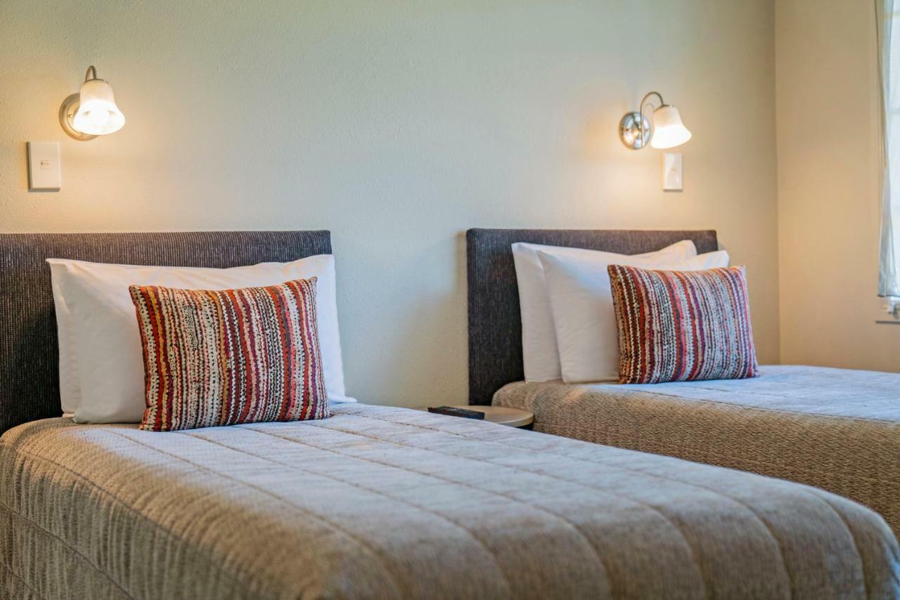 Silver Fern Rotorua Suites & Spa Eksteriør billede A bedroom at the hotel